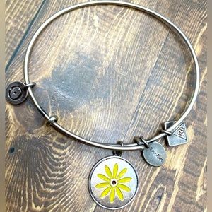 Bow River Jewelry | Bow River flower bangle charms bracelet